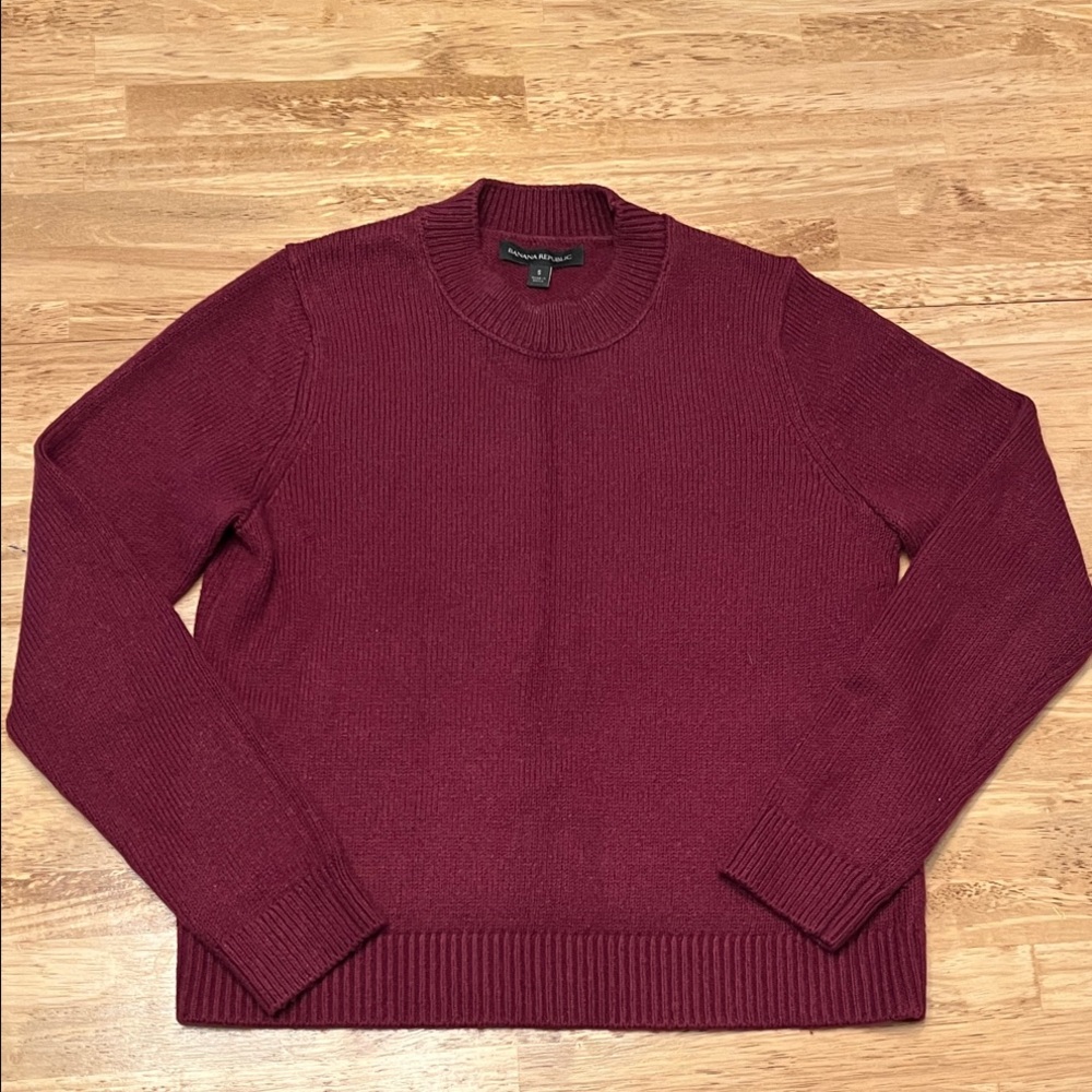 Banana Republic Women's Burgundy Crewneck Sweater